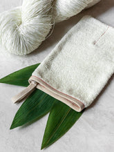 Load image into Gallery viewer, Sasawashi Wet / Dry Exfoliating Mitten